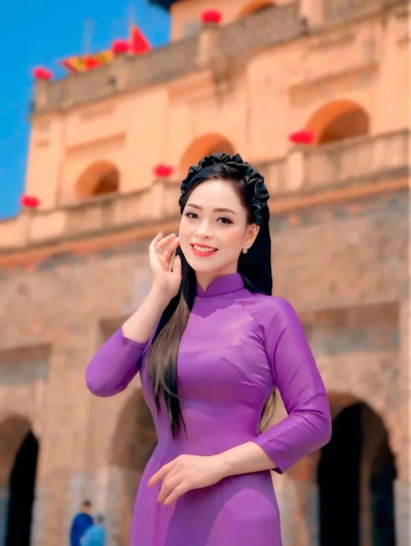 Á hậu Kiều Diệu Hương khoe giọng hát ngọt ngào