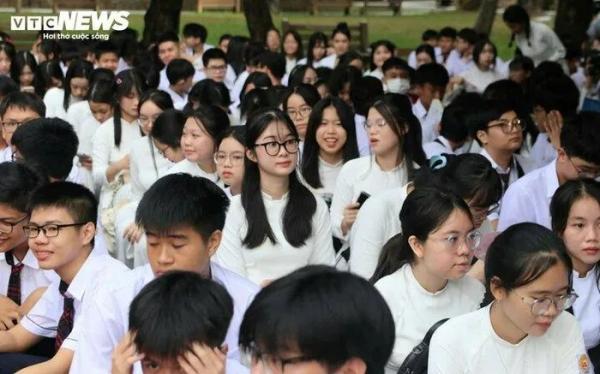 Nhiều tỉnh miền Trung cho học sinh nghỉ học tránh bão số 4
