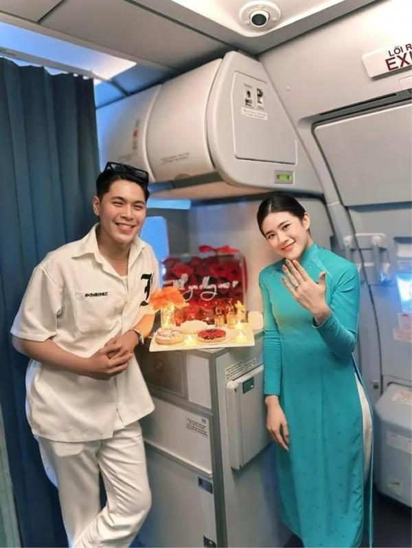 Nhan sắc nữ chính của màn “cầu hôn trên 9 tầng mây” bão mạng
