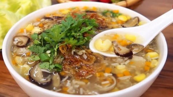Cách nấu súp gà ngô non nấm đơn giản, thơm ngon, bổ dưỡng cho cả gia đình