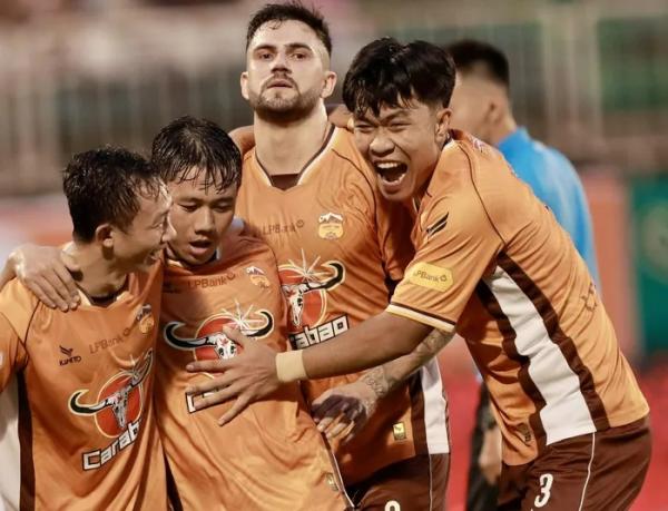 HAGL và các đội “chiếu dưới” gây bất ngờ ở V-League