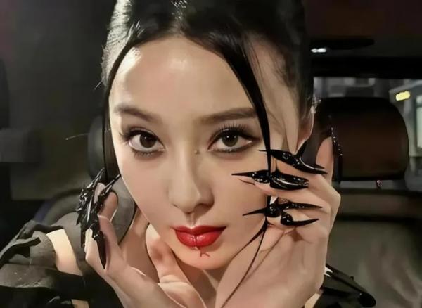 Phạm Băng Băng “nổi loạn” ở tuổi 43