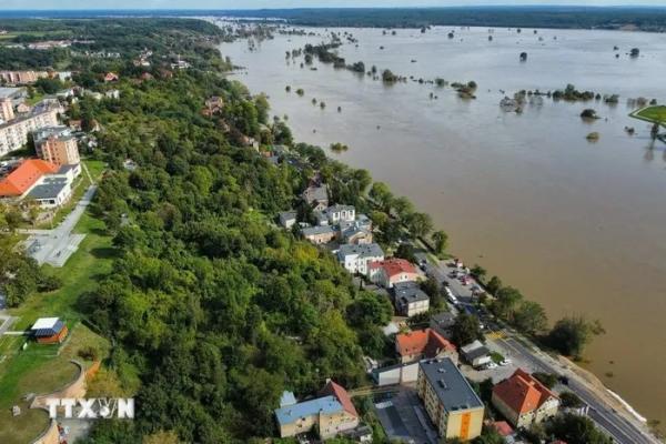 Nhà chức trách Đức cảnh báo mức cao nhất về lũ lụt trên sông Oder
