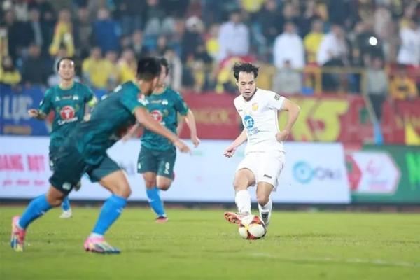 Vòng 3 V-League: Tâm điểm ĐKVĐ Nam Định đối đầu “hiện tượng” Hoàng Anh Gia Lai