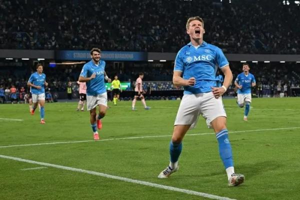 McTominay ghi bàn sau 26 giây vào sân