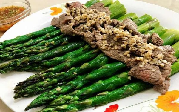 Cách xào măng tây thịt bò: Thịt mềm tan, măng giòn sần sật ăn một lần nhớ mãi