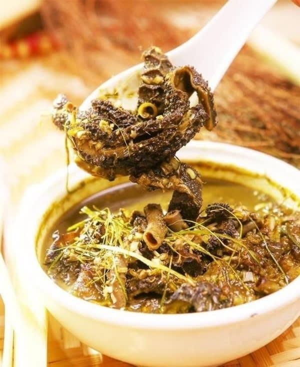 Rùng mình đặc sản làm từ phân non động vật thách thức thực khách