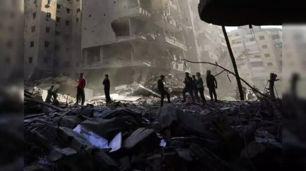 Israel không kích, san phẳng một tòa nhà chung cư ở trung tâm Beirut