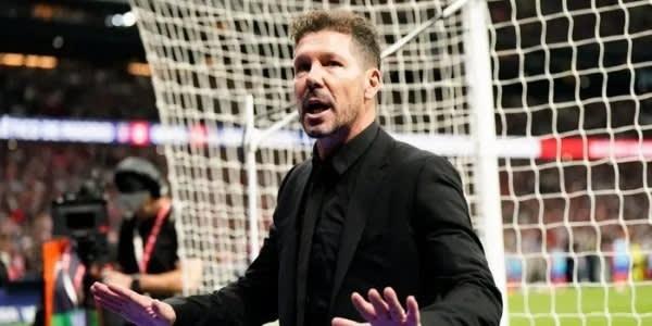 HLV Simeone nổi giận