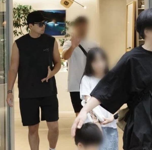 Sao Hàn 30/9: Thành viên EXO hát “See tình”, ngoại hình Hyun Bin sau khi bị chê