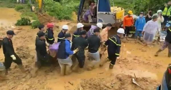 Tìm thấy th‌i th‌ể người livestream vụ sạt lở ở Hà Giang