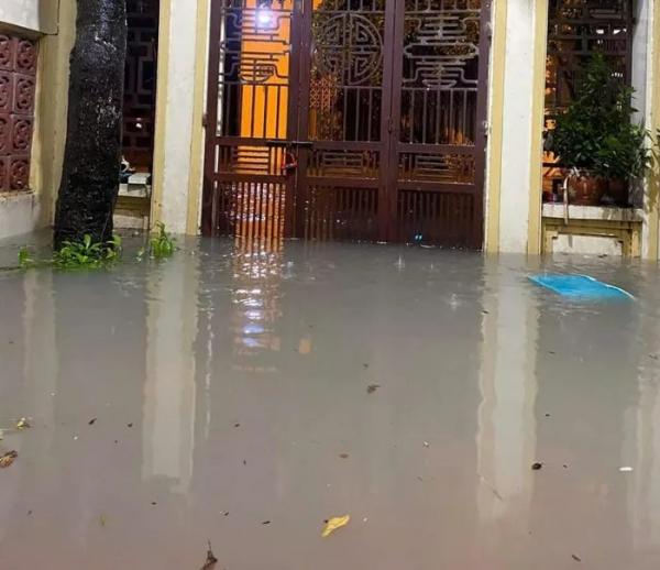 Mưa lớn gây ngập lụt, sạt lở nhiều nơi
