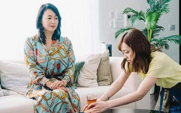 Thấy mẹ mắng em dâu trên bàn ăn, tôi mắng em thêm một câu khiến cả hai im bặt