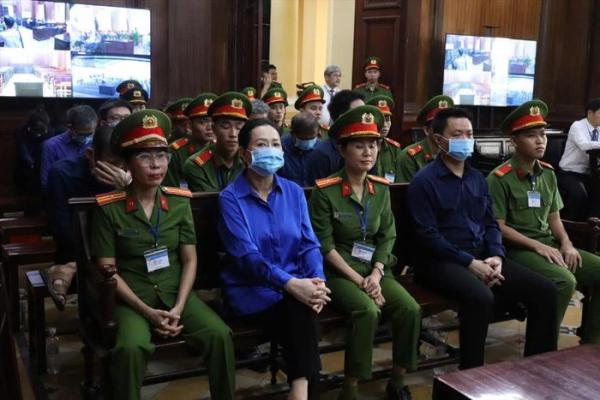 Bà Trương Mỹ Lan cùng cháu gái, em dâu bật khóc nhận tội