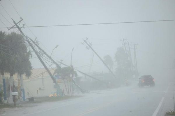 Cận cảnh bão Milton “1000 năm có 1” càn quét khiến bang Florida tan hoang
