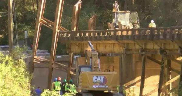 Sập cầu khiến ít nhất 3 người thiệt mạng ở miền Nam nước Mỹ