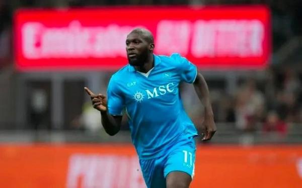 Lukaku lập đại công đưa Napoli lên đỉnh Serie A