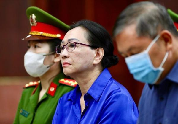 Bà Trương Mỹ Lan bối rối, xúc động mạnh