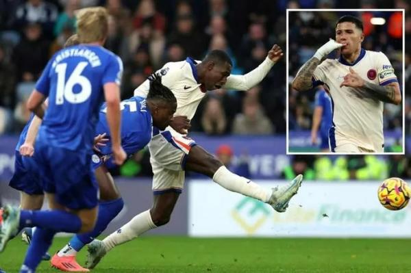 Chùm ảnh: Chelsea hạ Leicester, bám đuổi quyết liệt Man City