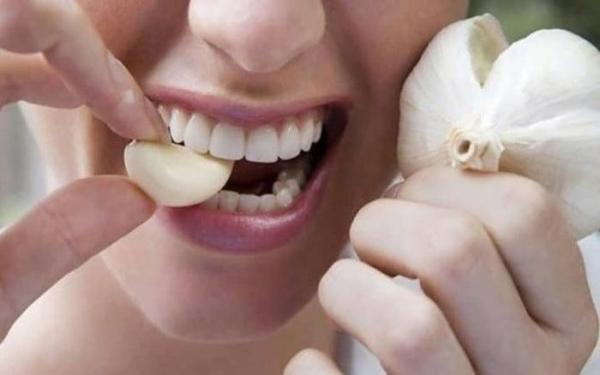 Mùa lạnh có nên ăn tỏi sống để tăng đề kháng?