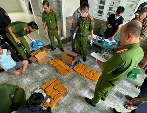 Gian nan triệt phá đường dây vận chuyển gần 60kg ma túy, “thủ” vũ khí nóng
