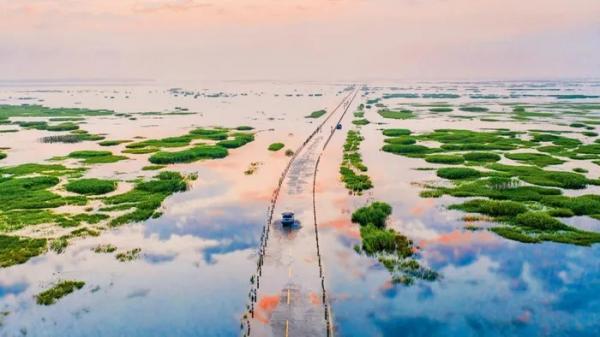 Con đường dưới nước đẹp tựa tranh vẽ ở Trung Quốc