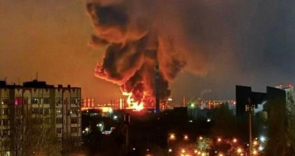 Ukraine tập kích kho dầu chiến lược của Nga