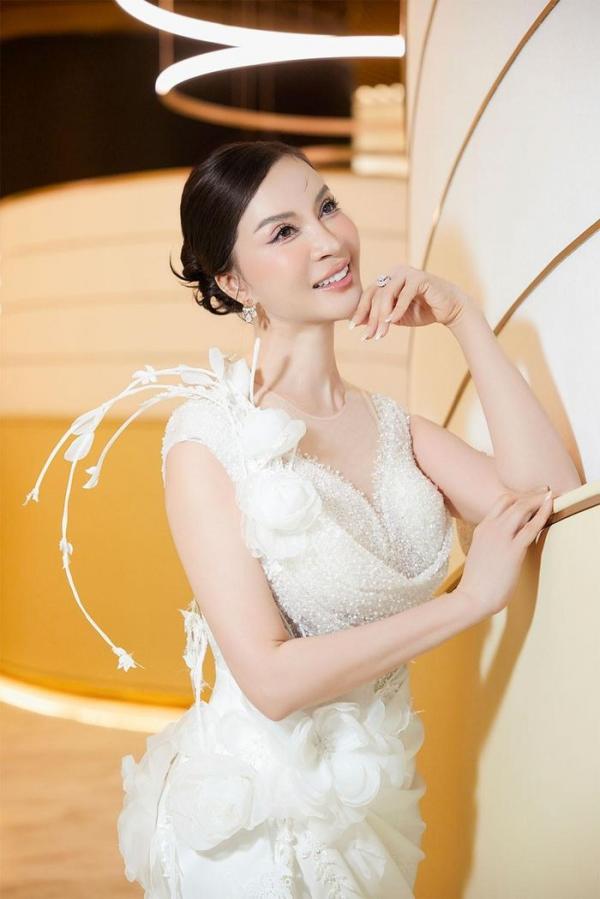 Cuộc sống viên mãn của “nữ hoàng ảnh lịch” Thanh Mai ở tuổi U50