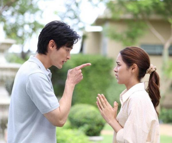 Vợ đi phẫu thuật thẩm mỹ để về quê nội ăn Tết, giờ xấu hổ không dám bước ra khỏi nhà