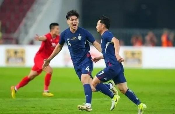 Báo Thái Lan nói điều bất ngờ về giải thưởng của Supachok ở ASEAN Cup