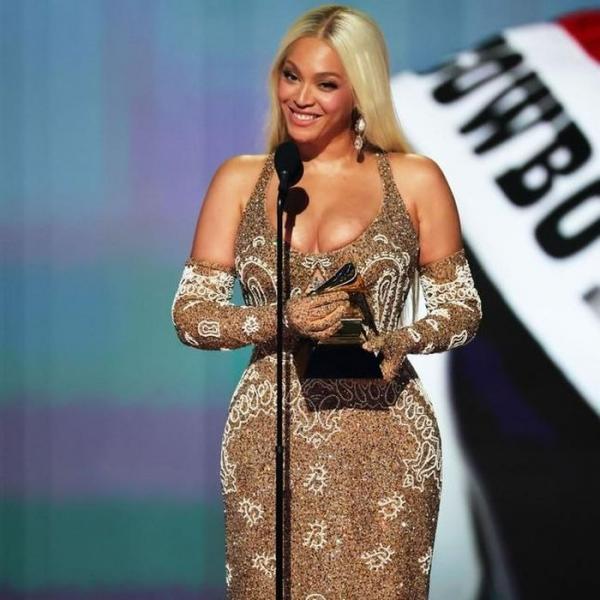 Grammys 2025: Beyoncé lần đầu thắng Album của năm, Taylor Swift trắng tay