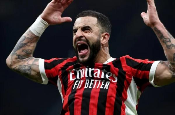 Ra mắt Milan, Walker được so sánh với Cafu