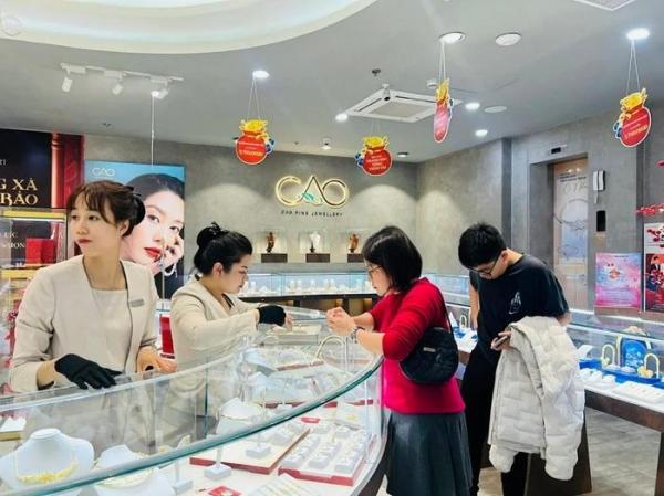 Giá vàng trên đỉnh, nhà đầu tư có nên “xuống tiền”?