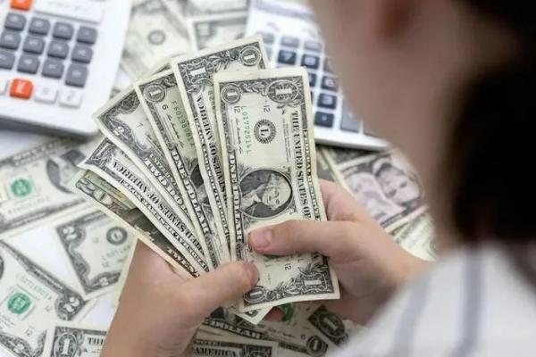 Đồng euro vào xu hướng ngang giá với đồng đô la