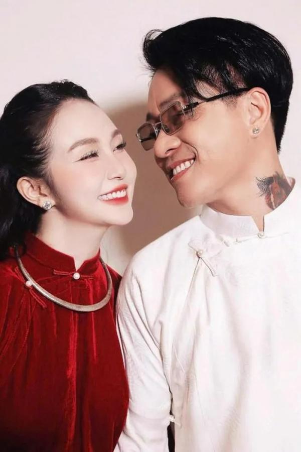 Vợ Tuấn Hưng xinh đẹp, gợi cảm khó rời mắt
