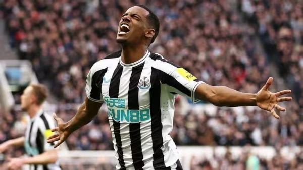 Newcastle ra mức giá không tưởng cho Isak