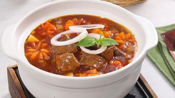 Nấu bò sốt vang thả thứ này vào món ăn đậm đà, nhanh nhừ rút ngắn thời gian đun nấu