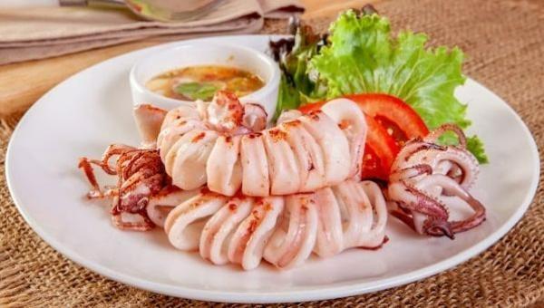 Cách hấp mực không tanh, giòn sần sật ăn là nhớ không quên