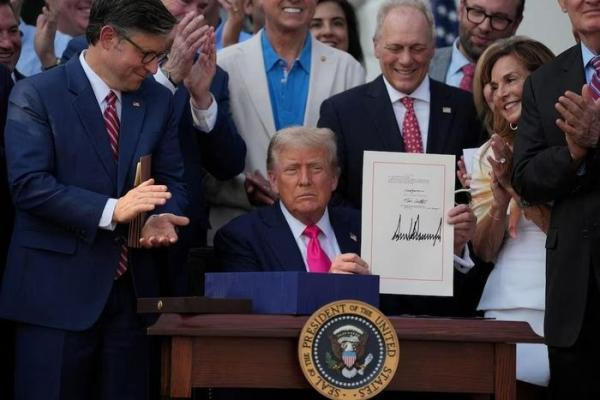 Tổng thống Mỹ Trump ký ban hành dự luật cắt giảm thuế và chi tiêu toàn diện