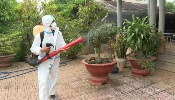 Hà Nội: Số ca mắc sốt xuất huyết tăng, COVID-19 giảm mạnh