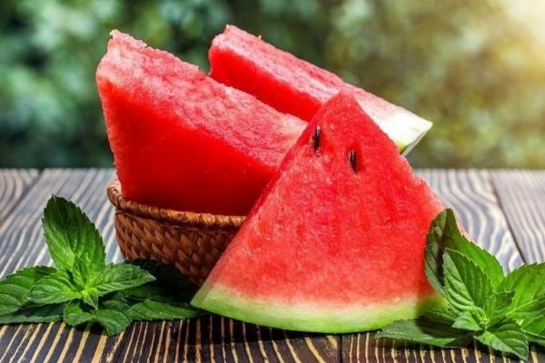 Những thực phẩm đại kỵ với dưa hấu: Thèm đến mấy cũng không nên ăn cùng nhau kẻo rước họa vào thân