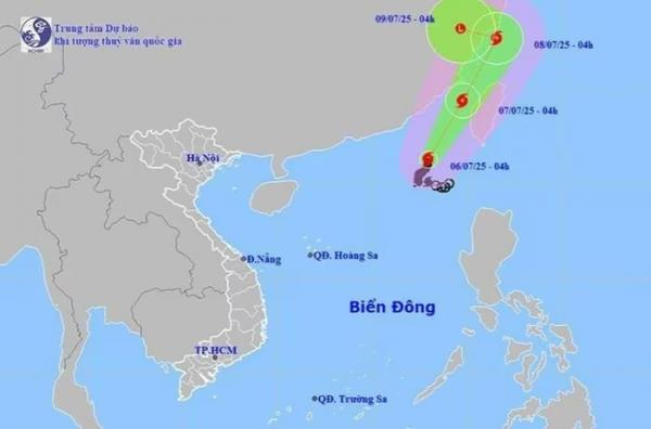 Bão số 2 giật cấp 12, tiếp tục mạnh lên trên biển Đông