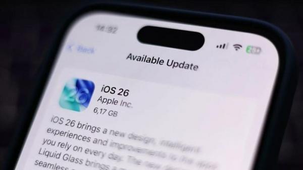 Vì sao iOS 26.0.1 được triển khai chỉ 2 tuần sau khi iOS 26 xuất hiện?