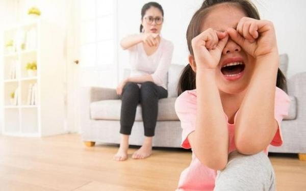 Mỗi lần cha mẹ làm việc này là một lần “tàn phá” chỉ số IQ và tính cách của con
