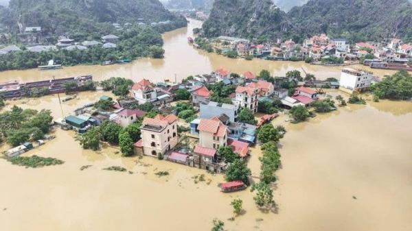 Ninh Bình: Hơn 650 hộ dân thôn Kênh Gà vẫn bị cô lập hoàn toàn sau bão số 10