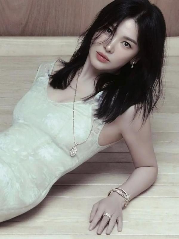Song Hye Kyo thừa nhận đã buông bỏ cuộc hôn nhân đổ vỡ với Song Joong Ki