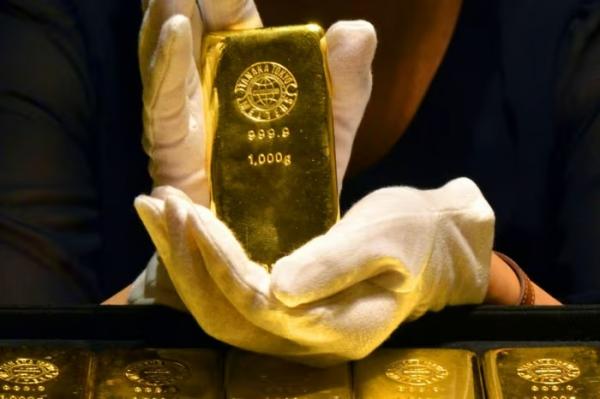 Giá vàng trượt khỏi mức cao kỷ lục sau phát biểu của quan chức Fed
