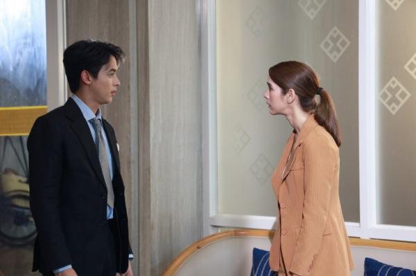 Bạn gái cũ bất ngờ cưới bố vợ giàu có của tôi, lời cô ta nói khiến tôi chết lặng