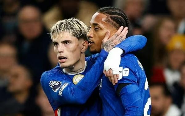 Chelsea quật ngã Tottenham