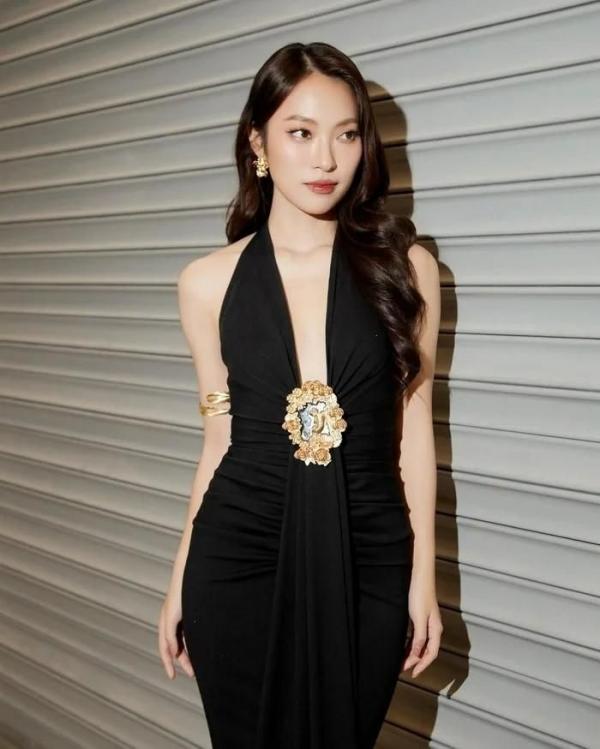 MC Khánh Vy hiếm hoi diện váy khoét h‌ở bạ‌o, visual “chấn động cõi mạng”